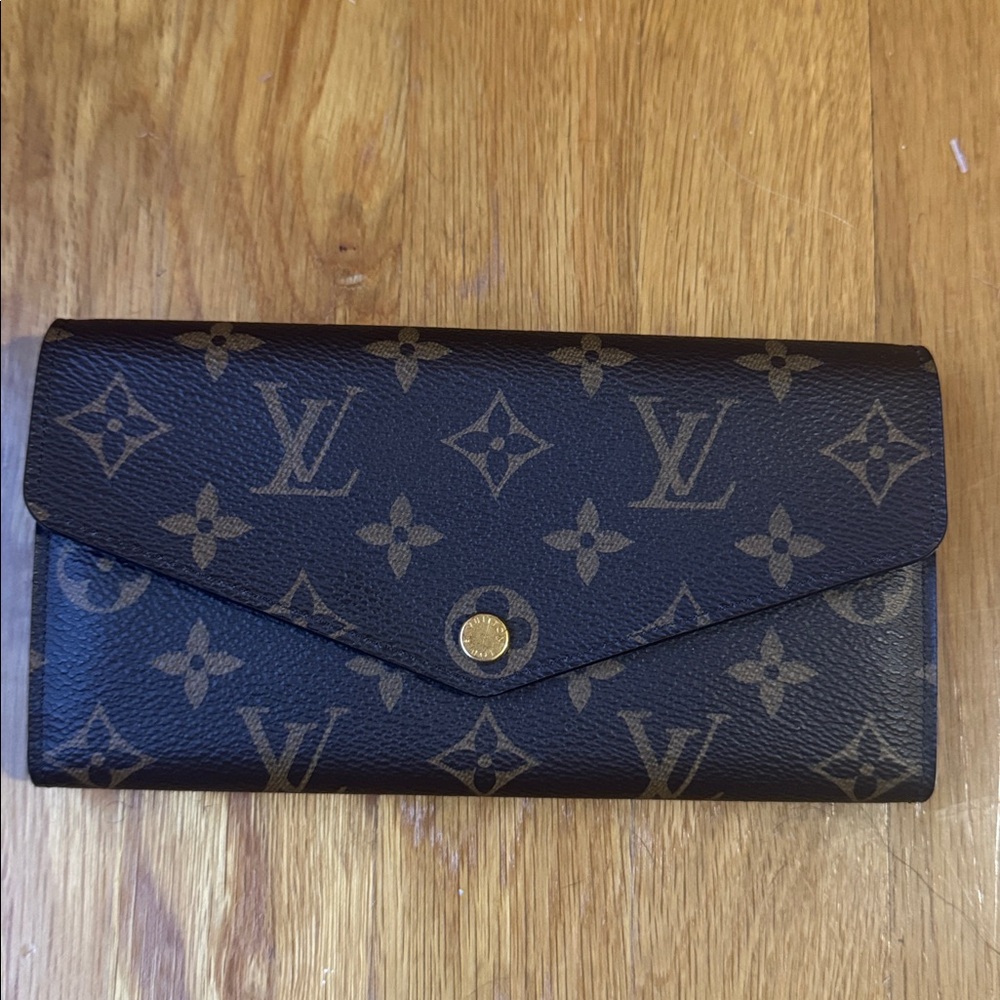 LV Brown Monogram Sarah Wallet - Used only on a few occasions. 100% authentic!!